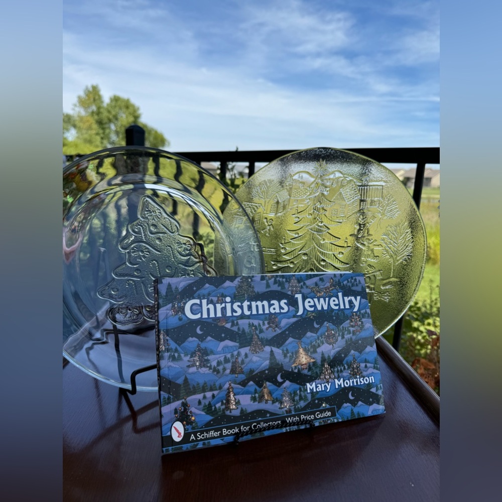 Collectible Christmas Jewelry Guide Book + Trays